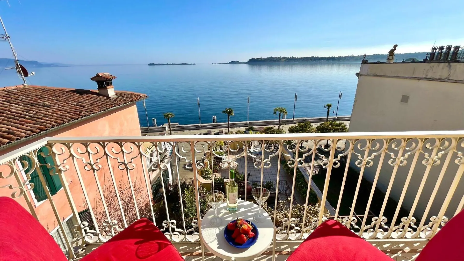 Apartment D1Mora Riva Serena - On The Gardone Lake Promenade Gardone Riviera Italy