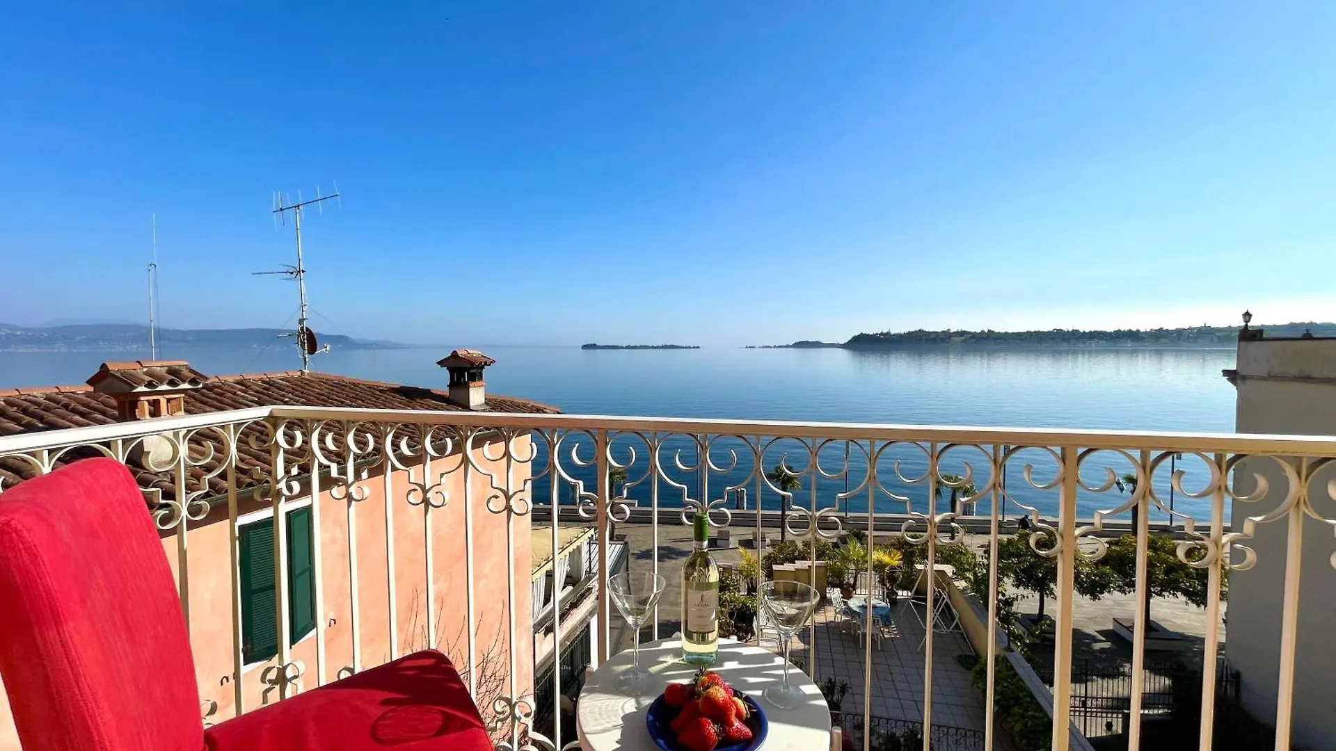 D1Mora Riva Serena - On The Gardone Lake Promenade Gardone Riviera