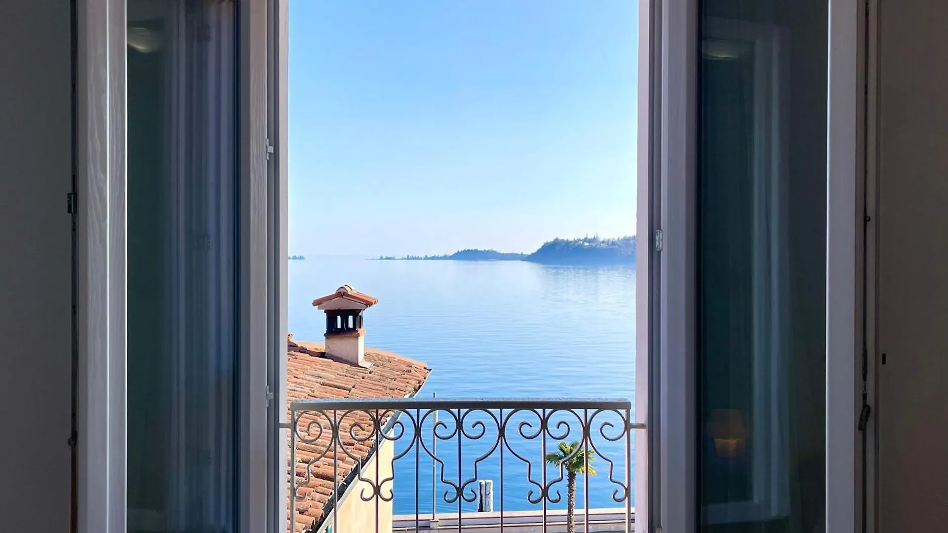 D1Mora Riva Serena - On The Gardone Lake Promenade Gardone Riviera Italy